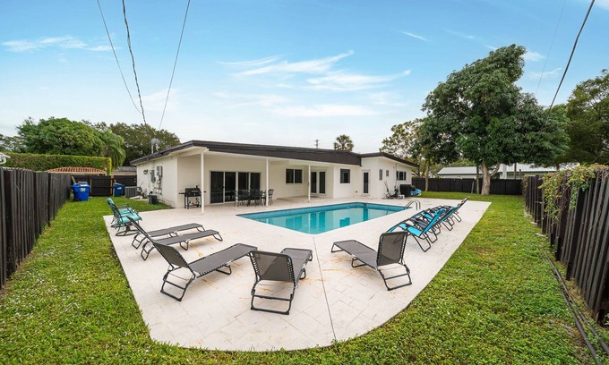North Miami Beach Villa | Pool Villa 2