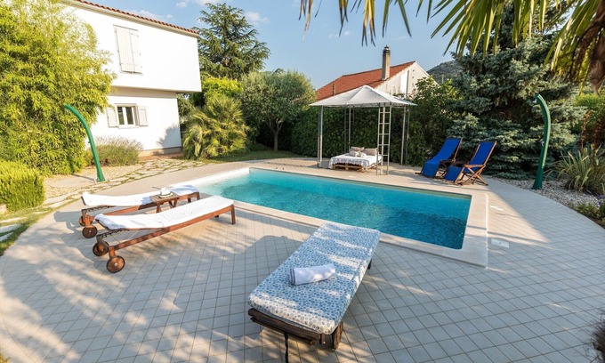 Bilice Villa | Villa en Bilice cerca de la costa y lago