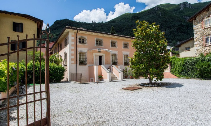 Camaiore Villa | Pool Villa in Tuscany. 10 bedrooms A/C Wi-fi Garage - Villa Melangola