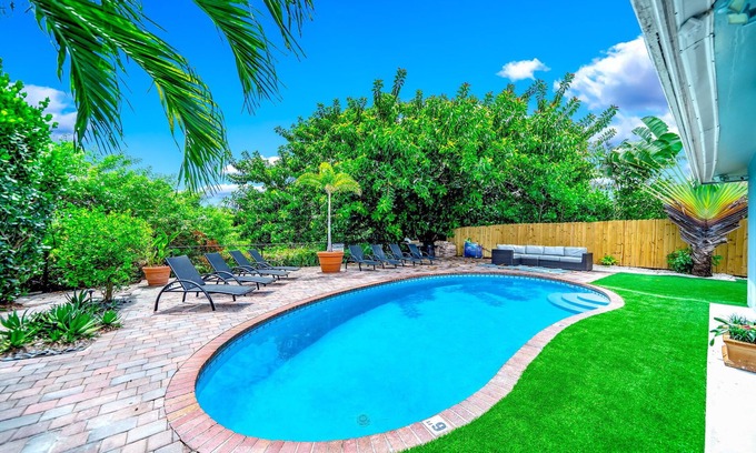 Lake Ridge Casa | Pool & Waterfront! 5 Bedrooms + Close To Beach!