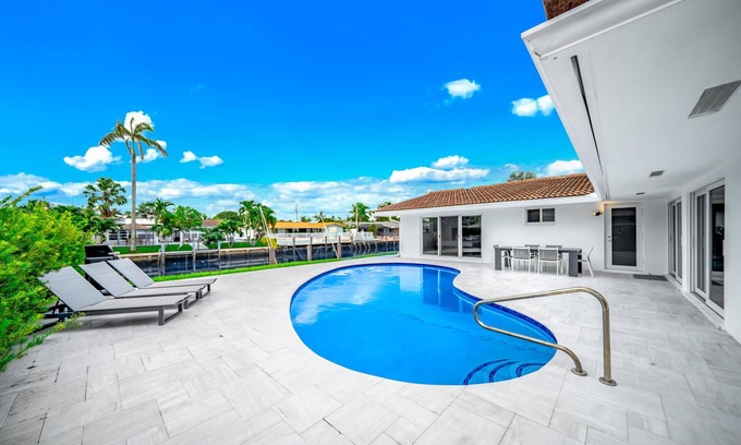Coral Ridge Isles Casa | Pool+Waterfront! Close To Beach & Restaurants!