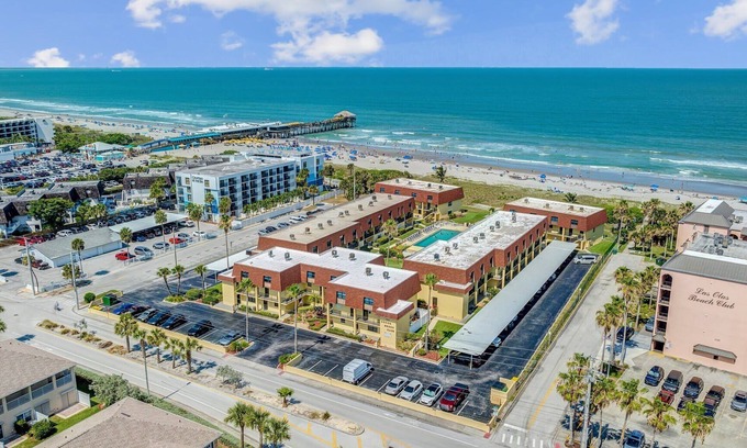 Avon By The Sea Condominio | Poolfront 2BR Condo with BBQ Steps To Beach & Pier!