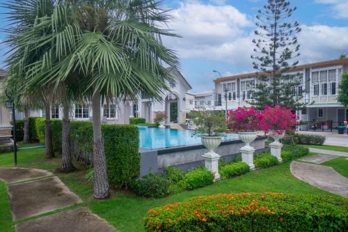 Sam Wa Tawan Ok Villa | Poolfront Family House 13 Guests Near Fashion Island
