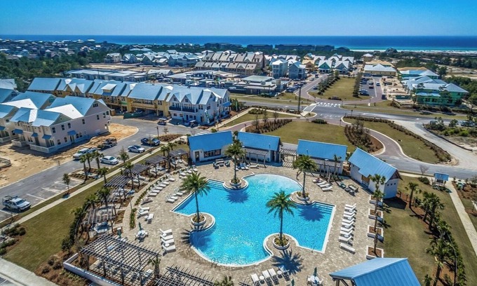 WaterSound Beach Casa | Pools! The Big Chill! Bikes! Charming 2-bedroom house in Prominence! Sleeps 6!