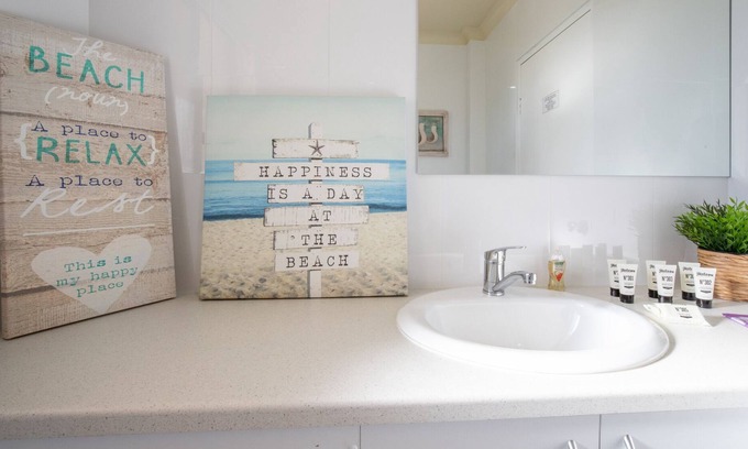 Batehaven Apartamento | Poolside 2-Bed Unit, Next to Casey’s Beach