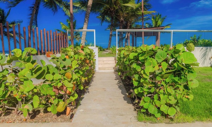 Cabarete Condominio | Poolside Condo right on an endless beach