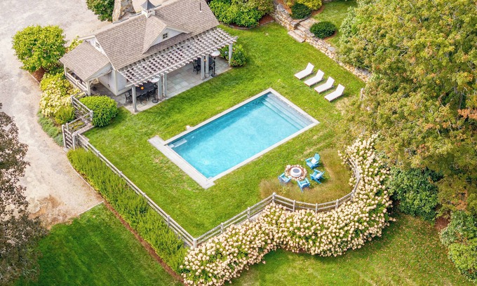 South Woodstock Cabaña | Poolside Cottage at Woodstock Estates