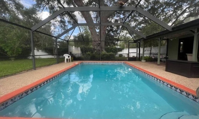 Ocklawaha Casa | Poolside Family Retreat- Near the Springs & Ocala National Forest. Pet friendly