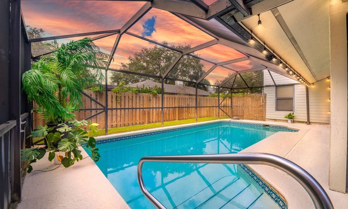 Lakewood Park Casa | Poolside Golf Paradise: 2 King Bdrms: Beaches 15 Min: Game room: Tee, Sun & Fun
