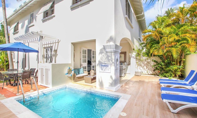 Porters Casa | Poolside Home, Short Walk to Beach - Turtle View 10