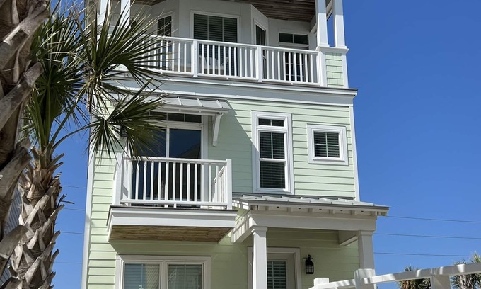 Atlantic Beach Casa | Nueva casa con piscina y vista al mar, a pasos de la playa y restaurantes