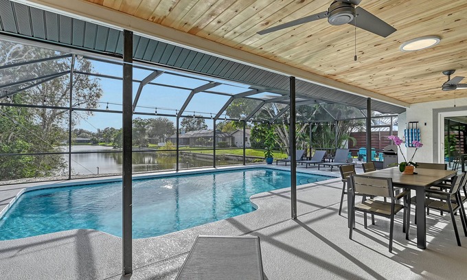 South Gate Ridge Casa | Poolside Oasis - Modern spacious 3 bedroom, 2 bathroom private pool home in Sarasota near Siesta Key