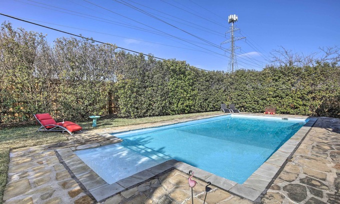Richardson Casa | Poolside Oasis: Richardson Home w/ Movie Room!