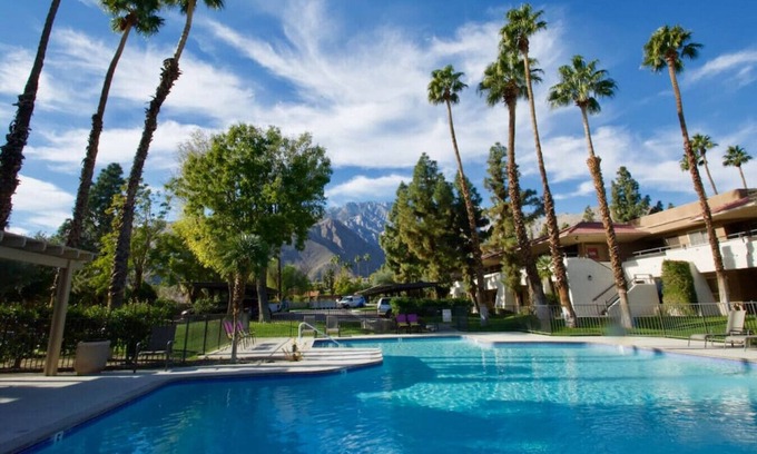 Racquet Club West Condominio | Poolside Palm Springs Getaway