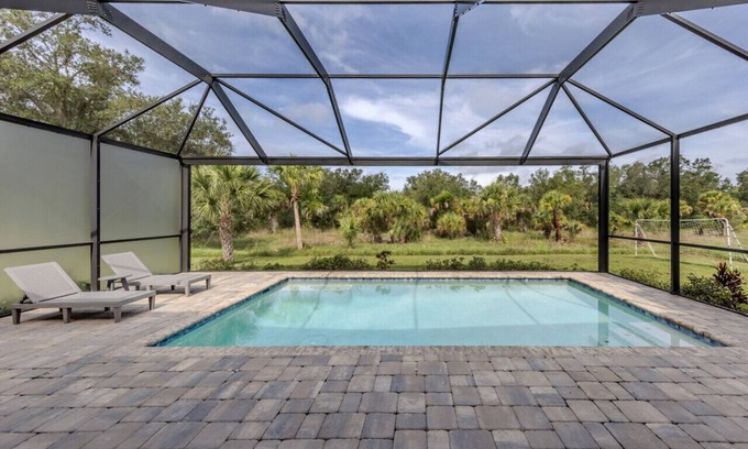 Port Charlotte Casa | Poolside Palms Getaway