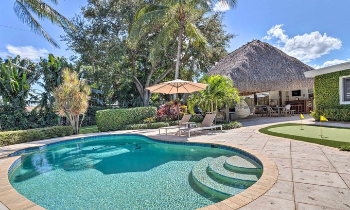 Florida North Atlantic Coast Casa | Poolside Paradise w/ Tropical Hut in Palm Beach
