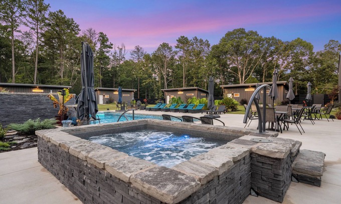 Royal Complejo | Poolside Paradise for Grown-Ups – Hot Tub, Fire Pit, and Chill Vibes Home 2