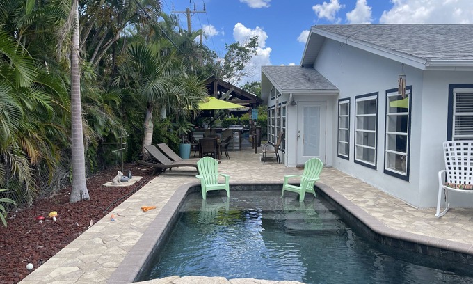 McGregor Casa | Poolside Paradise in Town and River