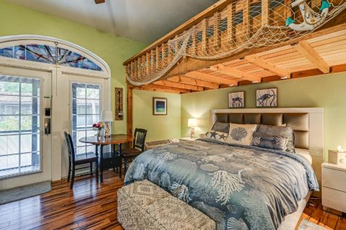 Naples Apartamento | Poolside Relaxation Resort Condo in Naples!