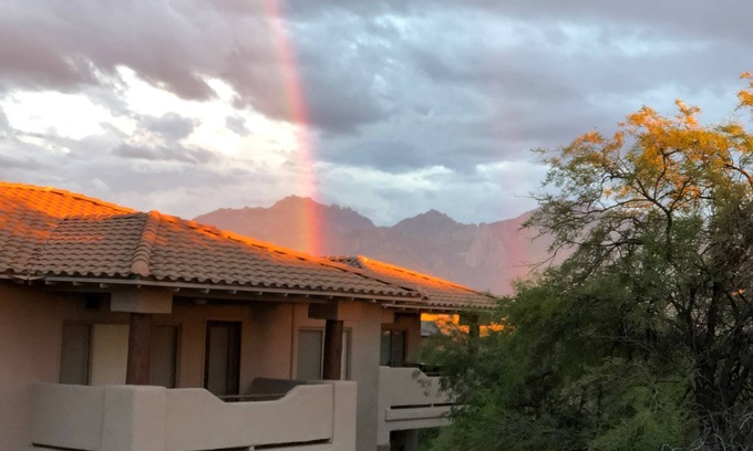 Rancho Vistoso Condominio | Solo empaca tu traje de baño y palos de golf: ¡disfruta de la vida de resort en Oro Valley!