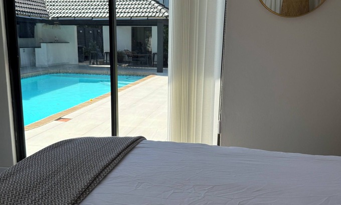 Newcastle Apartamento | Poolside Studio Apartment
