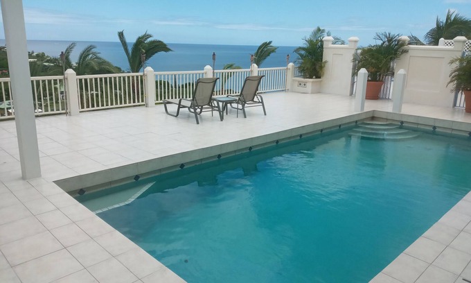 Oualie Bay Apartamento | Poolside Veranda Suite at Eden Villa.. Private Pool, Suzuki jeep. 1-3 Guests.