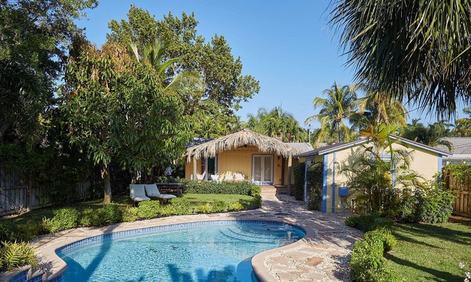 South Palm Park Neighborhood Association Villa | Poolside Villa & Cottage w/ 3b/3ba, Steps 2 Water