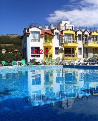 Balchik Apartamento | PoolView Elite Apartment in RoseGardenComplex with BigPool and Parking