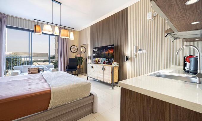 Sharjah Apartamento | Poolview Studio شقة at Al Zahia - Sunset Escape