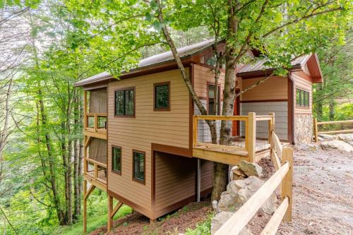 Marshall Cabina | Poplar Treehouse - Rustic Luxury