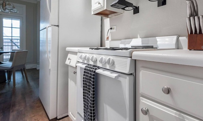 Southwest Apartamento | PoplarHouse 1BD+Den 13