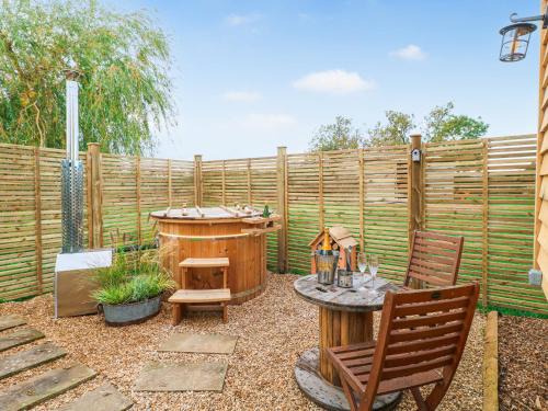 Redmile Casa | Poppie's Shepherd Hut - Uk50227