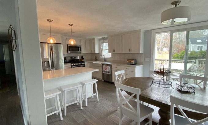 Popponesset Casa | Popponesset modern beach house 6 minute walk to private beach (plenty of beds)!