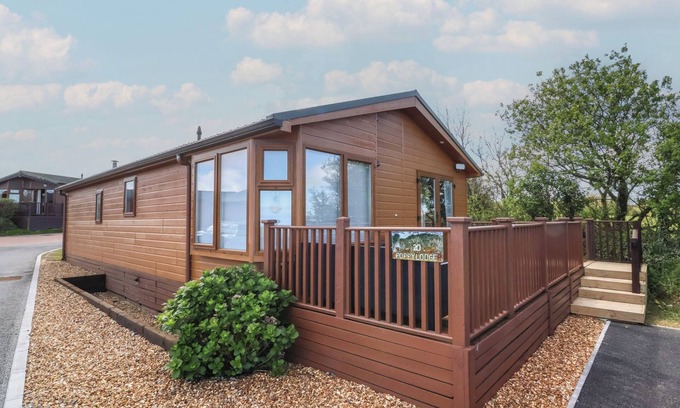 Mullacott Cabaña | POPPY LODGE, family friendly, with a garden in Mullacott, Ilfracombe