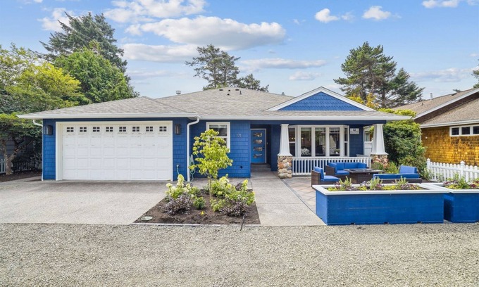 Cannon Beach Casa | Poppy's Place - New Listing! Beachcomber Vacation Homes