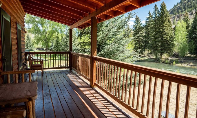 Lake City Cabina | Poppy's Place - Amplio dúplex sentado junto al lago Fork de Gunnison