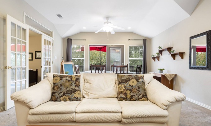 Austin Cabaña | ✦Poppy's Place✦ South Austin Guest House
