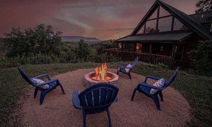 Dandridge Cabina | Poppy’s Place Cabin · Douglas Lake , Amazing Smoky Mountain Views 3 BR Dandridge TN