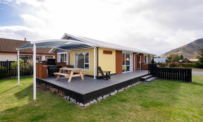 Omarama Casa | Pops Place - Omarama Holiday Home