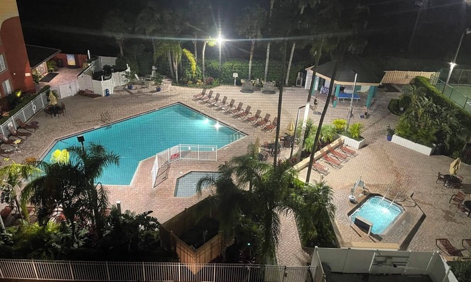 Florida Center Complejo | Poptart Bowl or Disney bound - Check this out!
