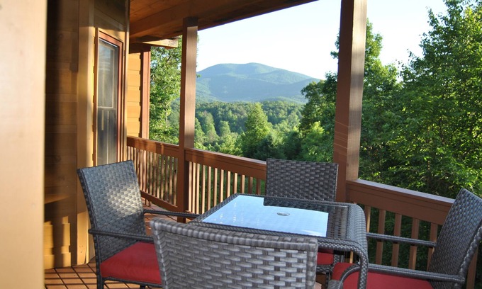 Blairsville Cabina | Popular lado sur - Hermosa vista a la montaña - Pavimentada a la puerta principal