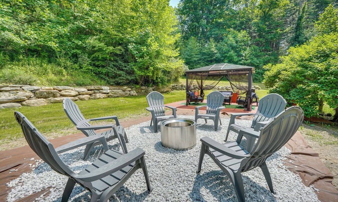 East Stroudsburg Casa | Porch & Fire Pit: Shawnee on Delaware Home!