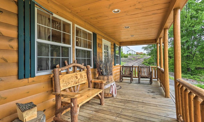 Blakely Cabina | Porch, Fire Pit + Valley Views: Blakely Cabin!