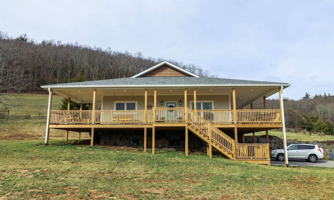 Burks Fork Casa | ¡Nueva construcción! Porch n 'Pasture Farm de Buffalo Mountain Getaway