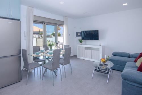 Corralejo Apartamento | Poris 3 Beachfront Corralejo By Holidays Home