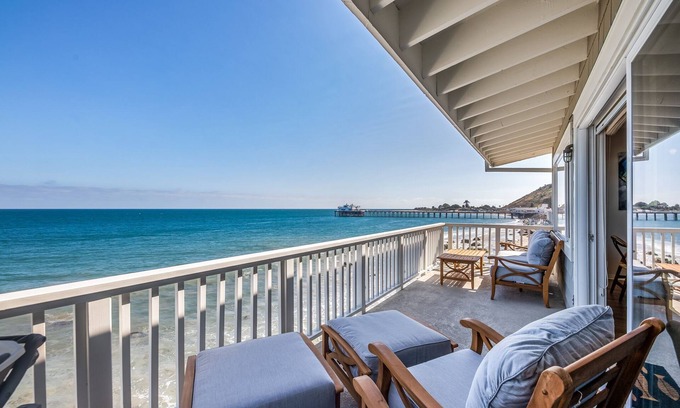 Eastern Malibu Apartamento | Porpoise - Beachfront Penthouse on Dry Sandy Carbon Beach