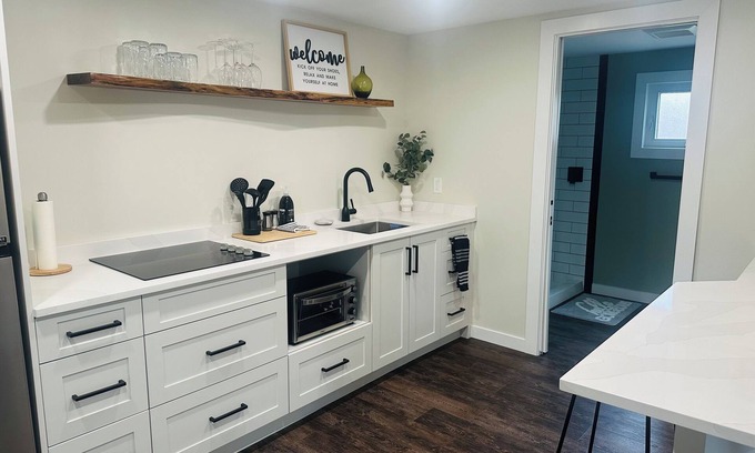 Port Dalhousie Apartamento | Port Beach Retreat - Modern & Cozy Stay!