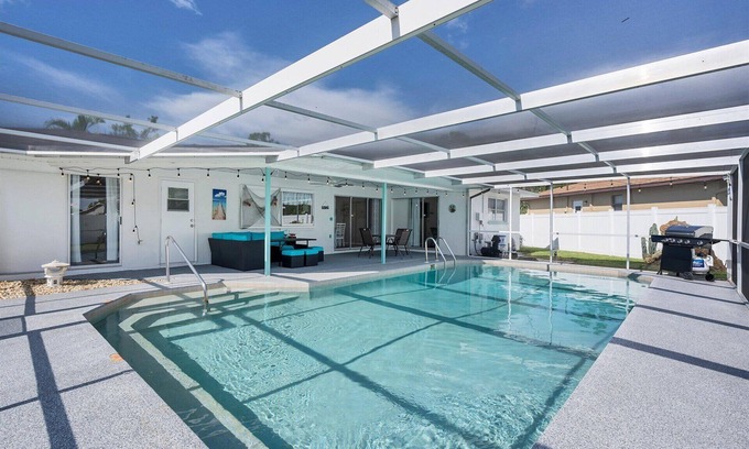 Port Charlotte Casa | Port Charlotte 2 Bedroom Private Pool Dog Friendly Home