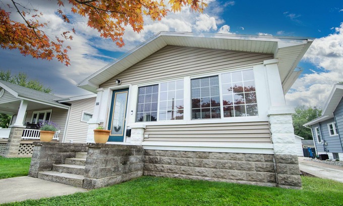 Port Clinton Casa | Port Clinton Lake House! 10 minute walk to Jet Express and town center