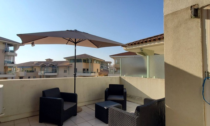 Frejus Port Apartamento | Port FREJUS T2 39m2 con aire acondicionado Hermosa terraza Vista al jardín Wifi Estacionamiento 4 Personas